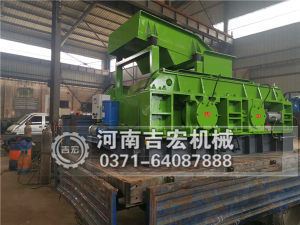 時(shí)產(chǎn)2-5噸的小型雙輥粉碎機(jī)1.8萬出廠價(jià)！