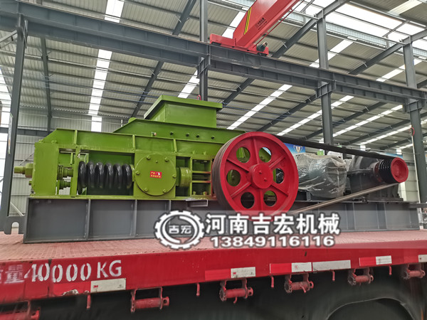 白灰廠破碎新選擇！狼牙式雙齒輥機,10cm大塊生石灰10cm輕松碎至3cm!